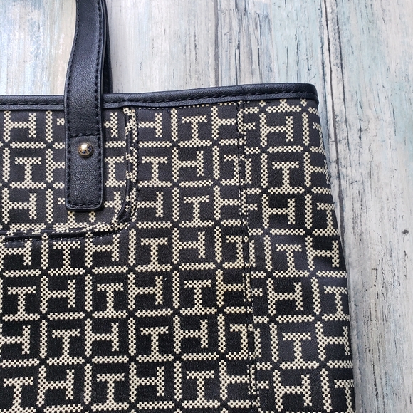 Tommy Hilfiger Purse! - Picture 5 of 16